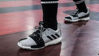 鞋测评视频,专业视角下的鞋款性能与舒适度解析