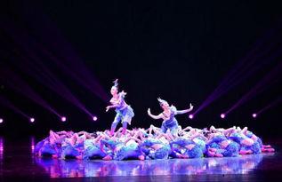 荷塘月色舞蹈视频独舞,舞动月光下的诗意独舞