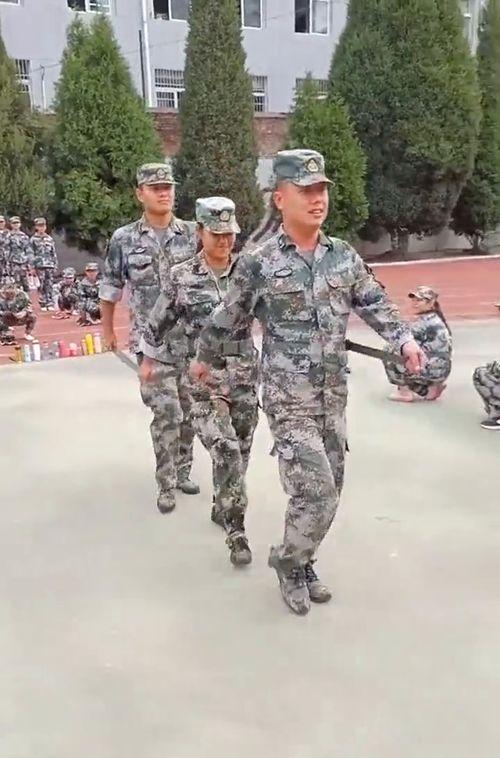 初中学生军训视频,初中生军训风采展示