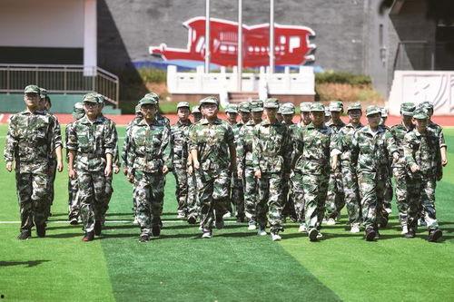 初中学生军训视频,初中生军训风采展示